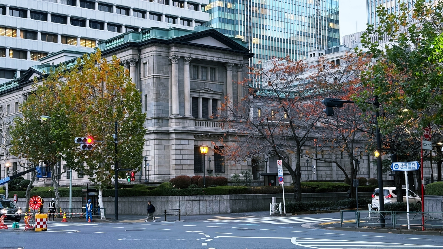 Bank of Japan's Hawkish Hold Reflects High Geopolitical Uncertainty