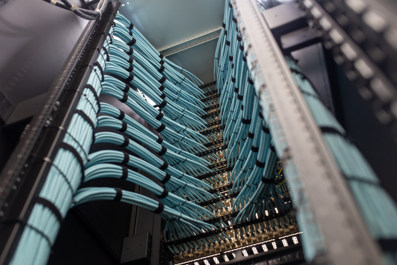 Applied Optoelectronics Targets AI Bandwidth Bottleneck Growth