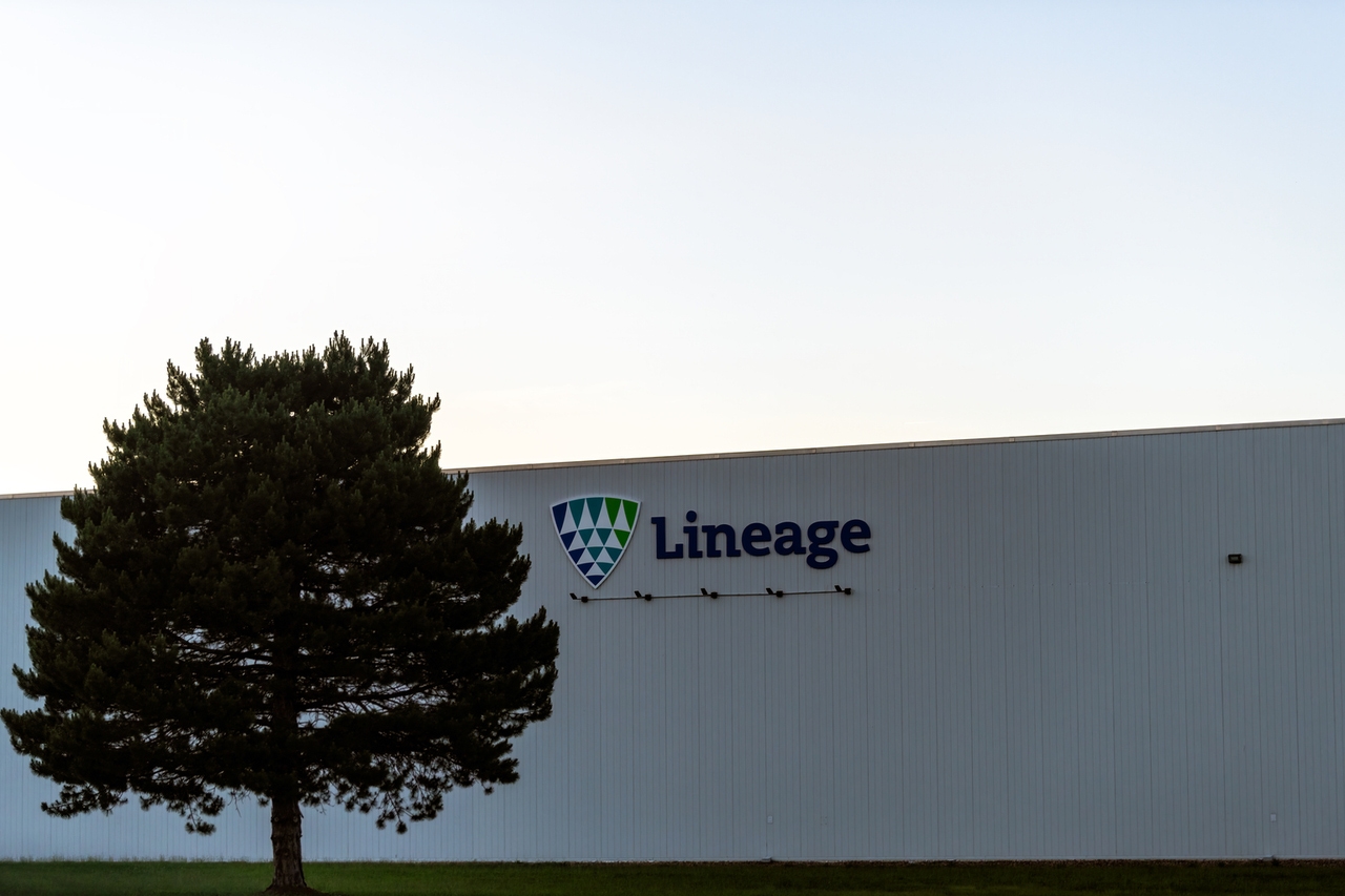 Lineage Vs. Americold: Why Tech Leadership Makes LINE The Superior REIT ...