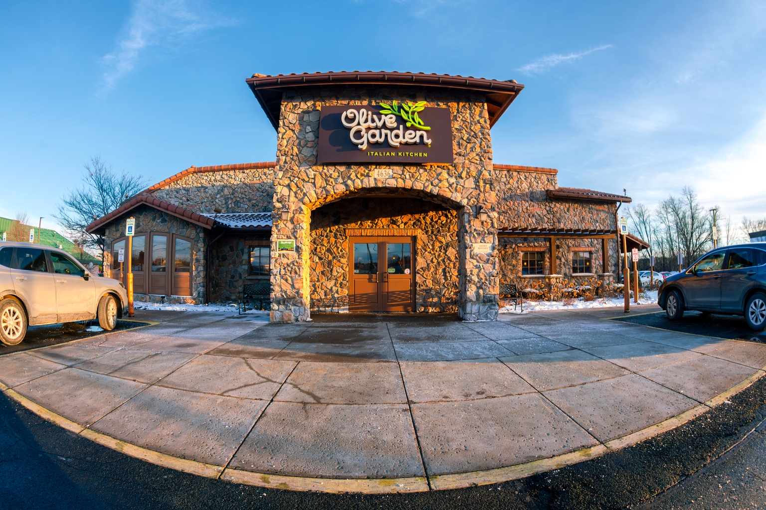 Darden Restaurants: Solid Q3, But Risks Are Building (NYSE:DRI)