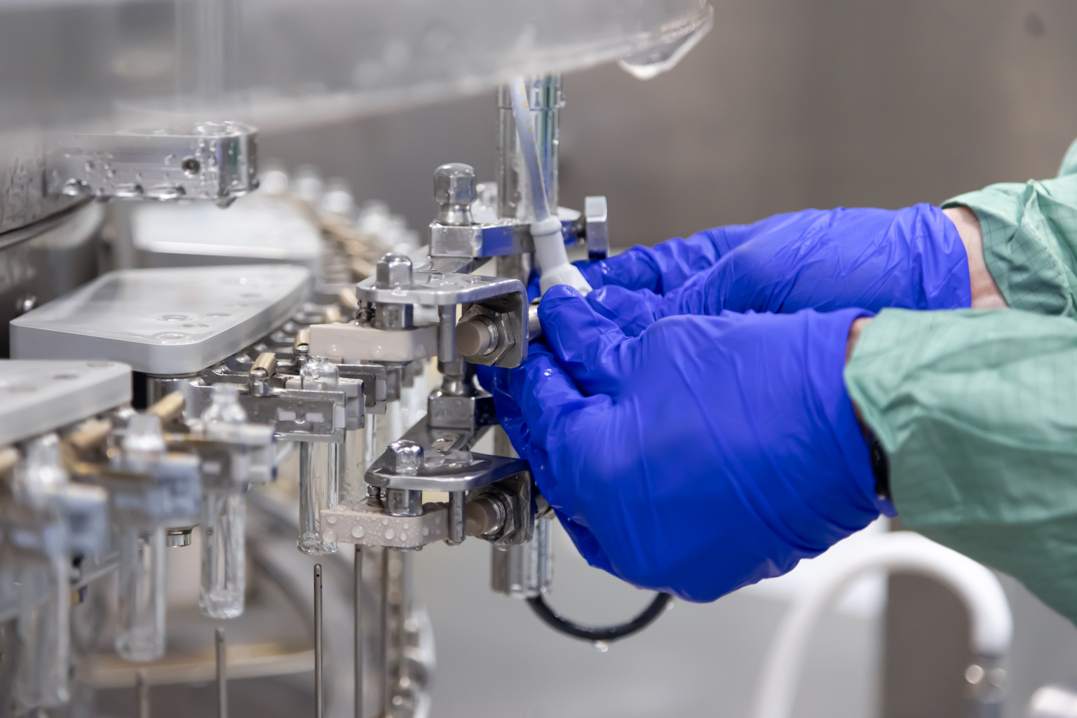 seekingalpha.com - Terry Chrisomalis - Gilead: Downgrade To 'Hold' Rating Despite Arcellx Acquisition (NASDAQ:GILD)