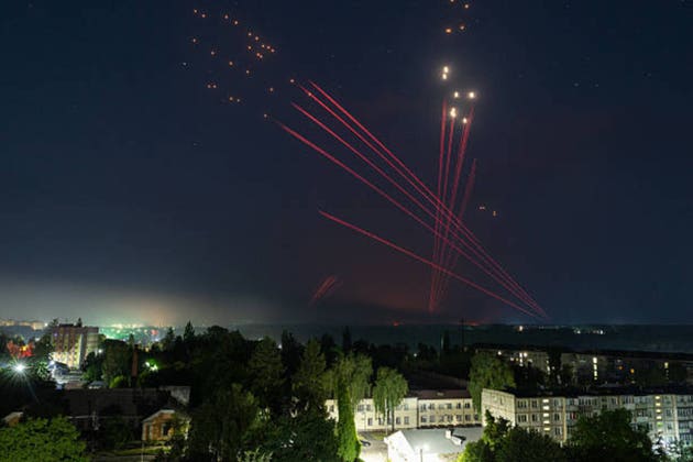 Zelenskiy calls for European missile shield as Ukraine seeks faster air defense options (EUAD:BATS)