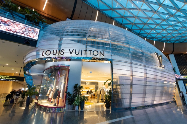 LVMH's China Slump Triggers Market Recalibration as Luxury Sales Miss Forecast