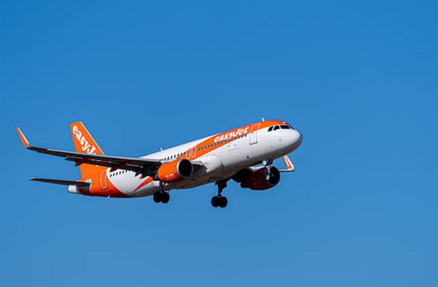 Easyjet Airbus A320 on final approach