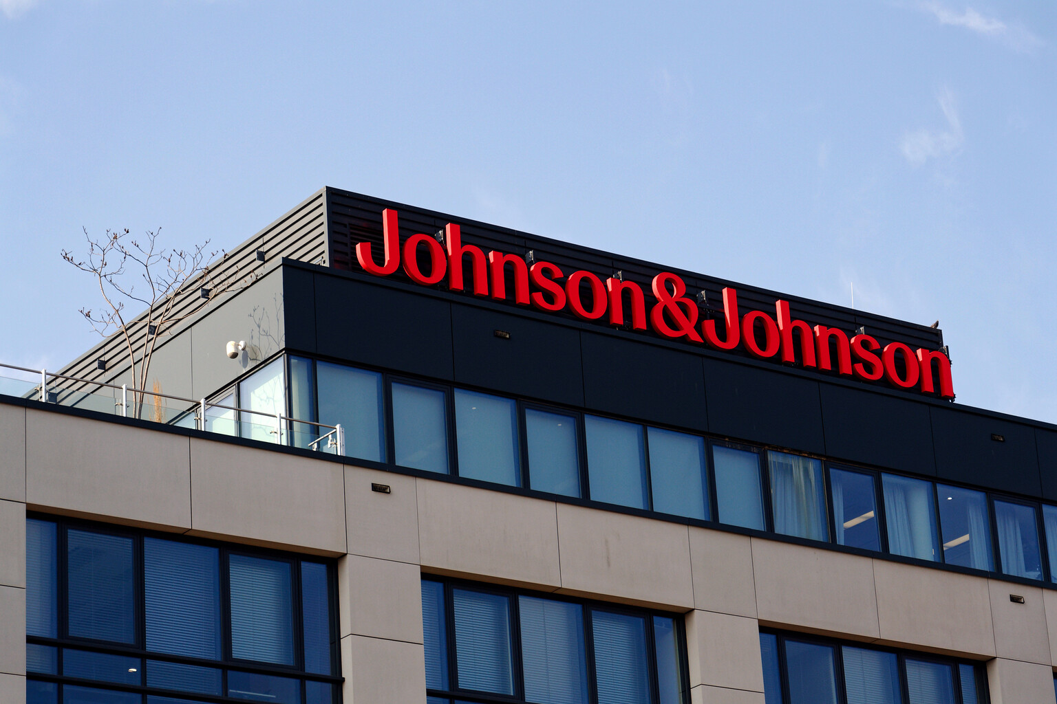 seekingalpha.com - Mike Zaccardi - Johnson & Johnson Stock: Quality, Doesn't Deserve A Mid-20s Multiple Right Now (NYSE:JNJ)