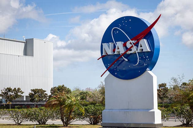 Photo: Seeking Alpha NASA Considers Bulk Rocket Purchases for $30B Moon Base Plan