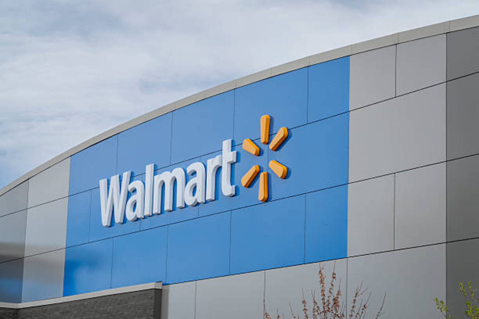 seekingalpha.com - Mike Zaccardi - Walmart: Earnings Setup As Consumer Tailwinds Turn Into Headwinds In The Second Half