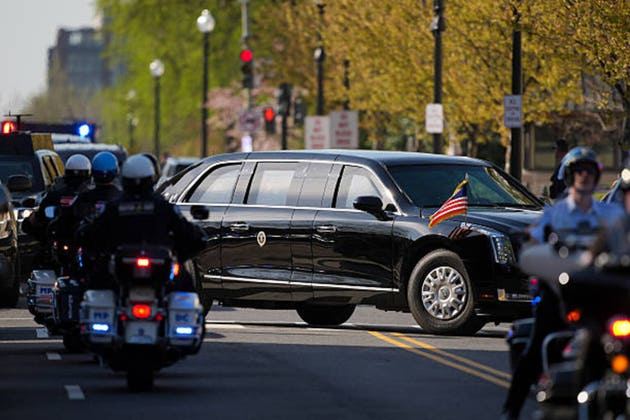 Gold Plunges on Trump-Iran Escalation, Inflation Jitters, Strong Dollar