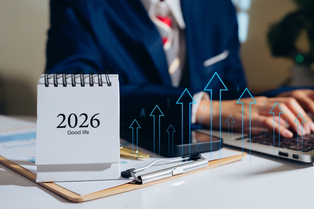 Future planning concept, desk calendar 2026 with business person working and rising arrows, long term strategy, goal setting success, career growth vision, productivity and time management