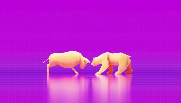 Low-Poly Bull and Bear Nose-to-Nose Standoff on Glossy Reflective Purple Surface Symbolizing Market Tension and Opportunity