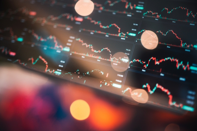 autonomous ai agent monitoring multi market data trading intelligence scanning global financial charts with real time anomaly detection and pattern recognition