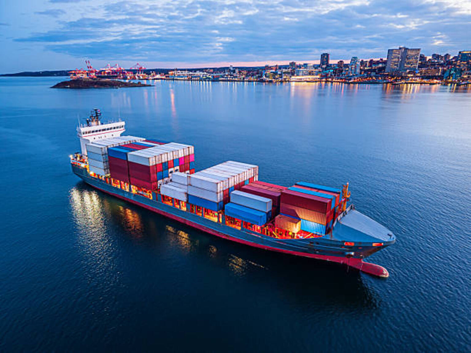 seekingalpha.com - Dhierin Bechai - Radiant Logistics: Sell The Earnings Stock Price Spike (Rating Downgrade) (NYSE:RLGT)