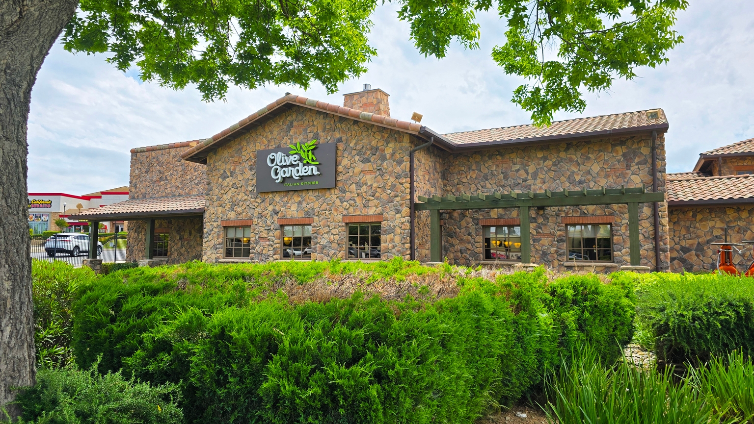 Four Corners Property Trust: A Changing REIT At A Compelling 52-Week Low Valuation