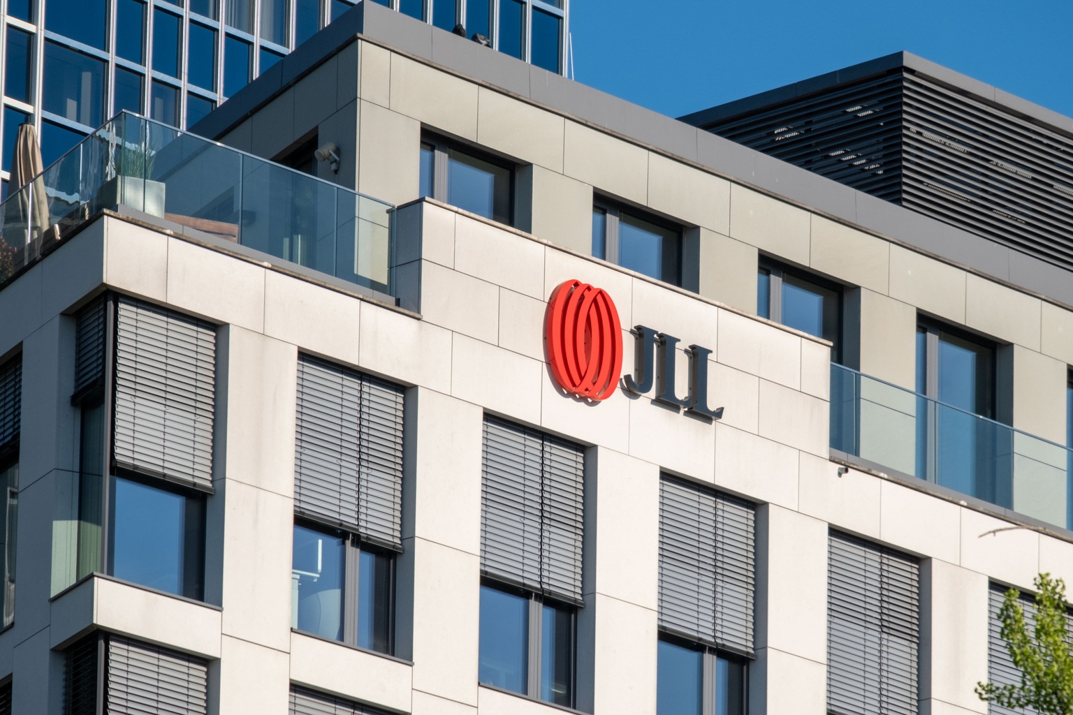 Jones Lang LaSalle: Capitalizing On Data Centers And Proprietary Insights (NYSE:JLL) | Seeking Alpha