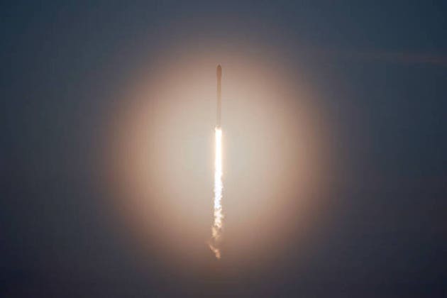 SpaceX launches 35th NASA cargo mission with medical research to ISS