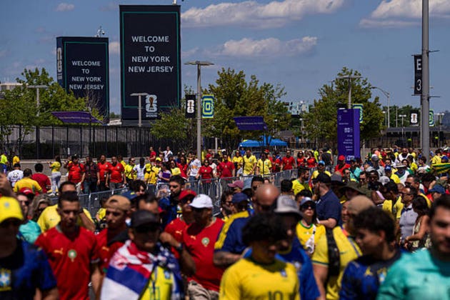 FIFA zakázala loga sponzorů na stadionu, ale paradoxně jim to přineslo nevídanou reklamu