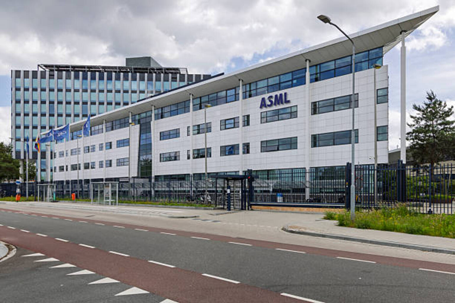 seekingalpha.com - Rick Orford - ASML: New Pricing Power Makes The 28x Multiple A Bargain (NASDAQ:ASML)