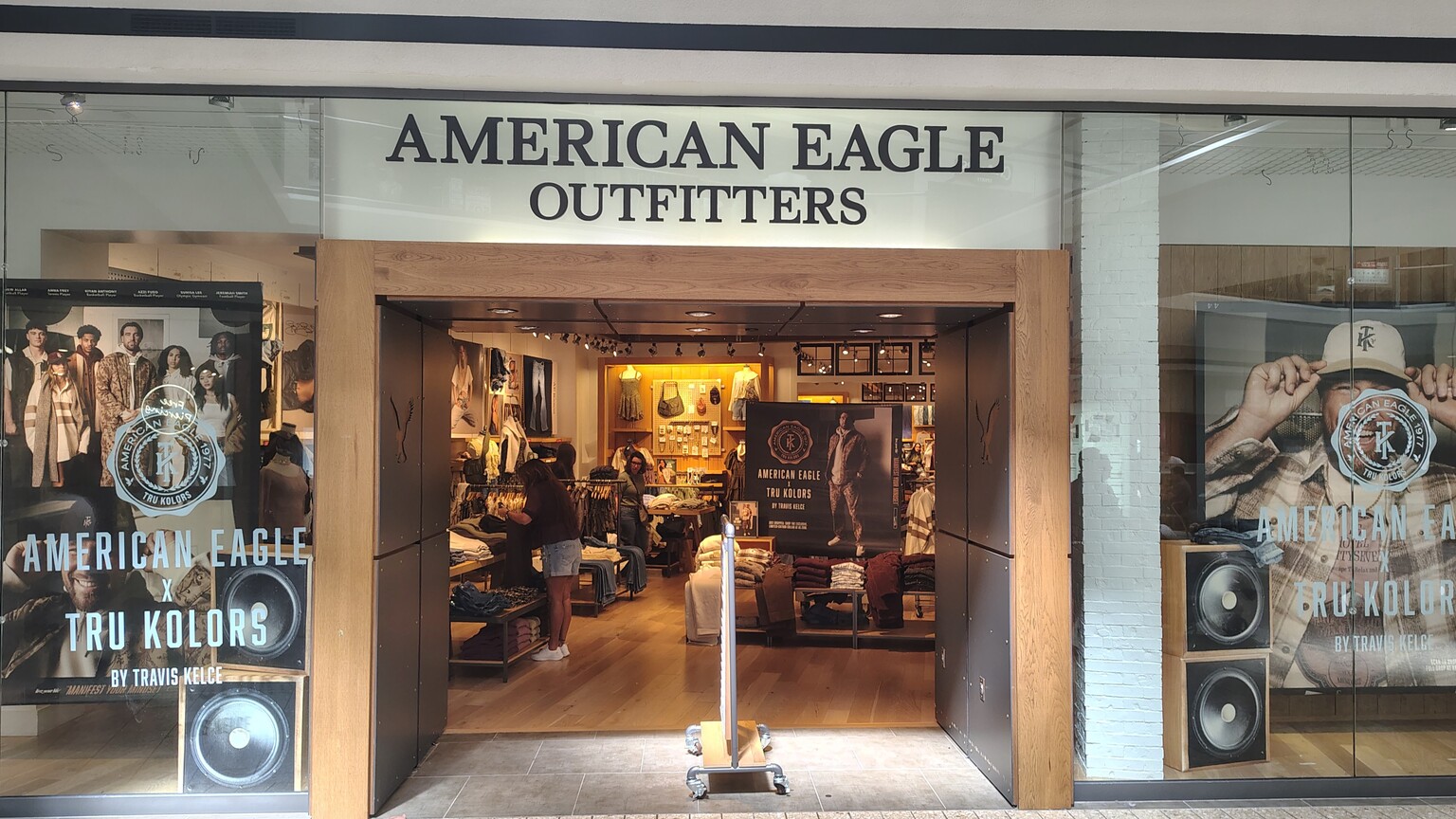 seekingalpha.com - Daniel Jones - American Eagle Outfitters Makes For A Great Fit As Earnings Near (NYSE:AEO)