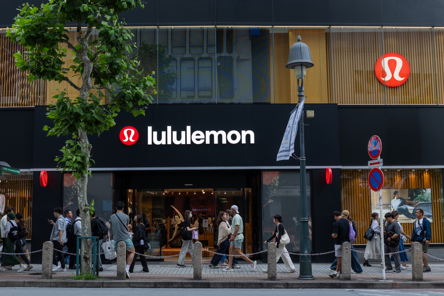 lululemon athletica Has 43% Upside Even If The Americas Keeps Declining Until 20...