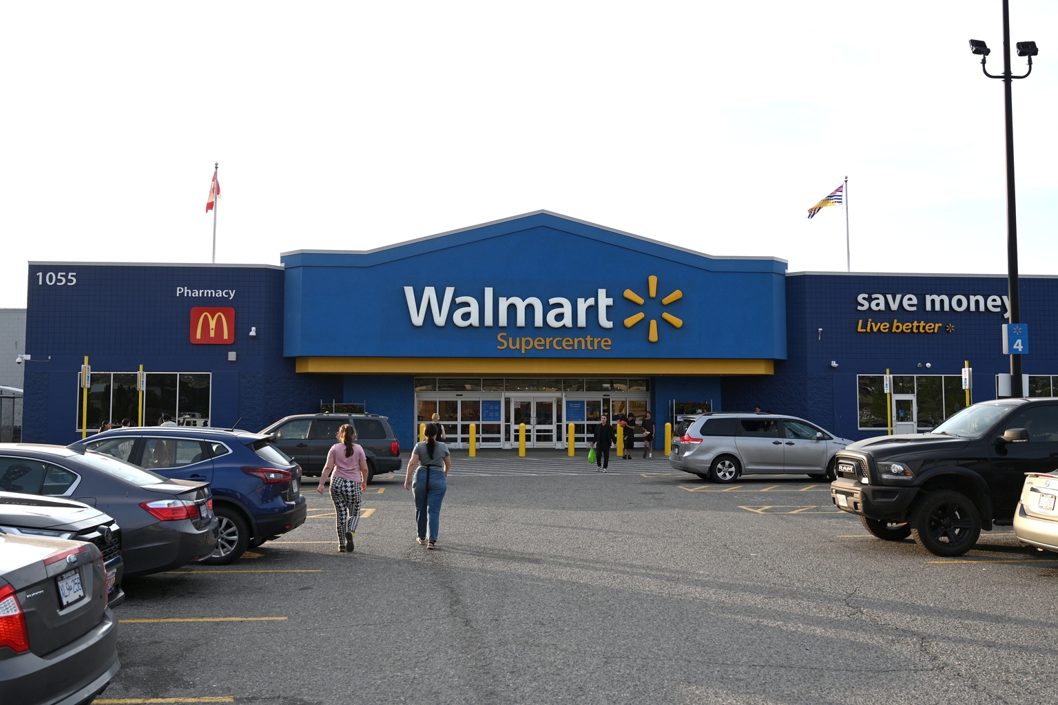 SmartCentres: A 6.75% Dividend Yield With Walmart As Anchor Tenant