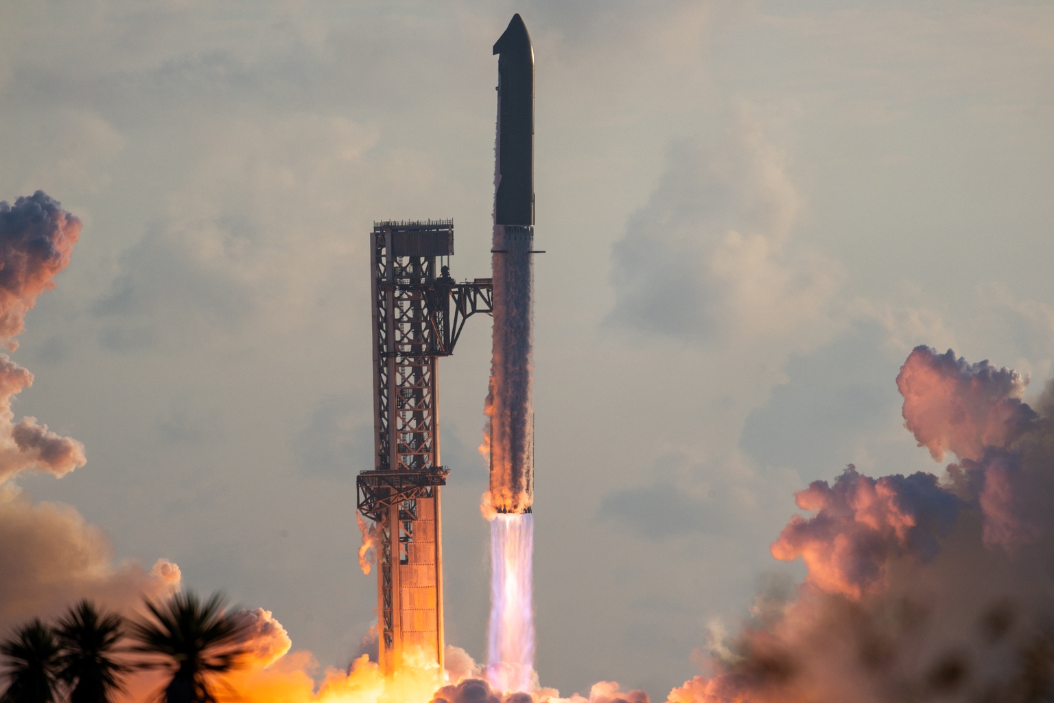 SpaceX: Flight 14 Makes The Story Better, Not The Valuation