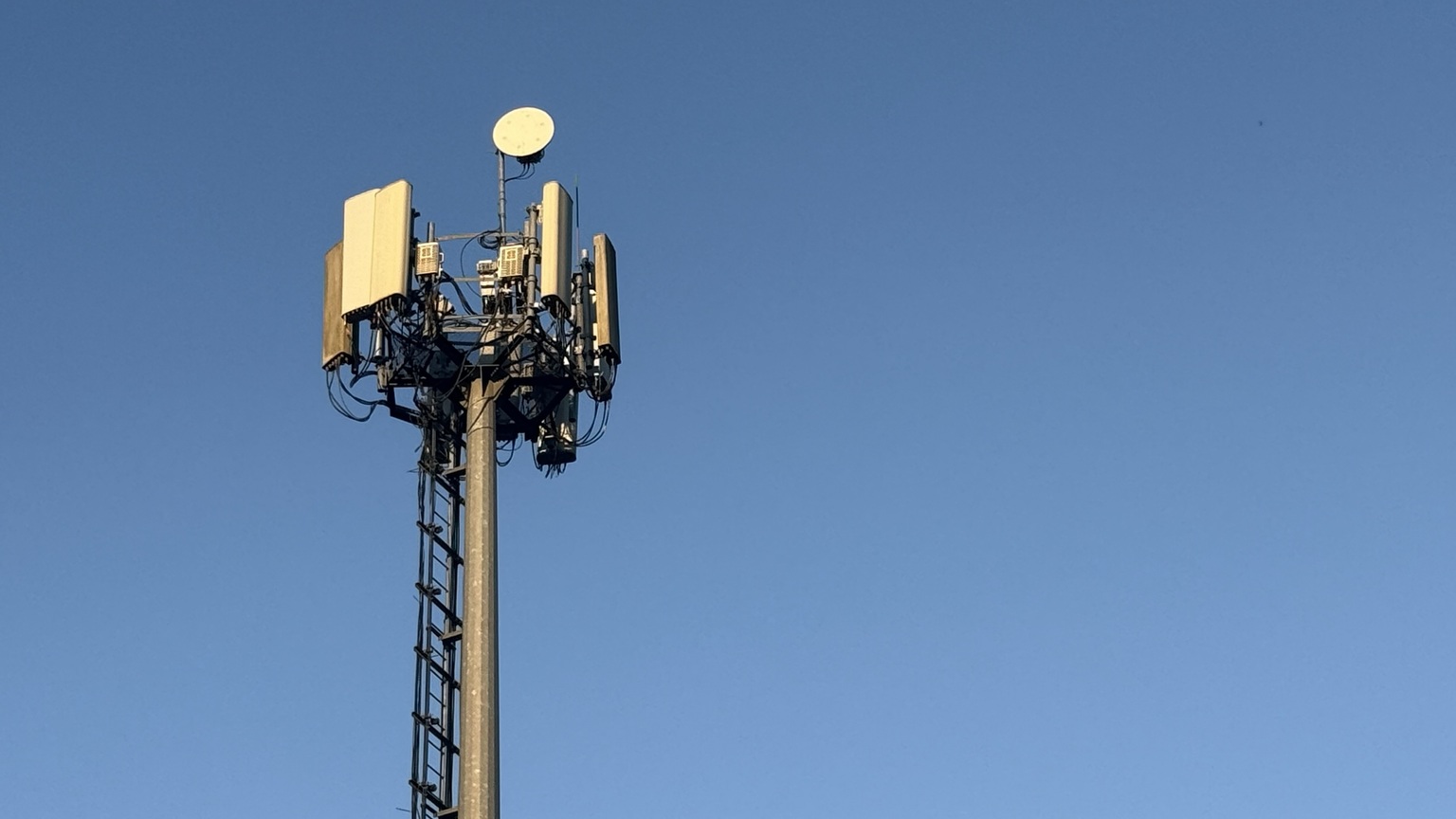 seekingalpha.com - The Investment Doctor - Cellnex Telecom: European Cell Phone Towers At Discount Valuation Versus U.S. Peers