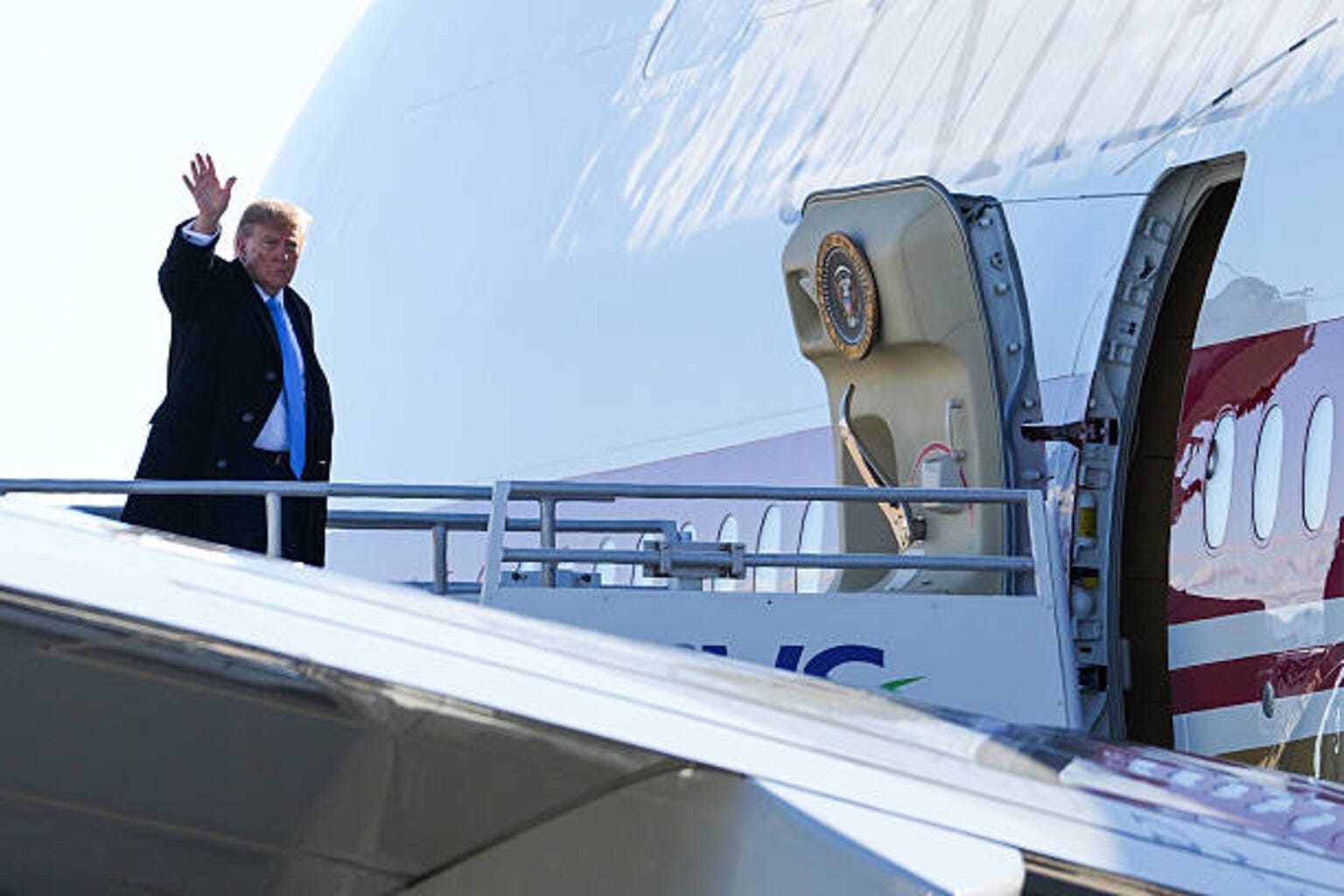 Trump pauses Russia sanctions, putting energy costs ahead of economic ...
