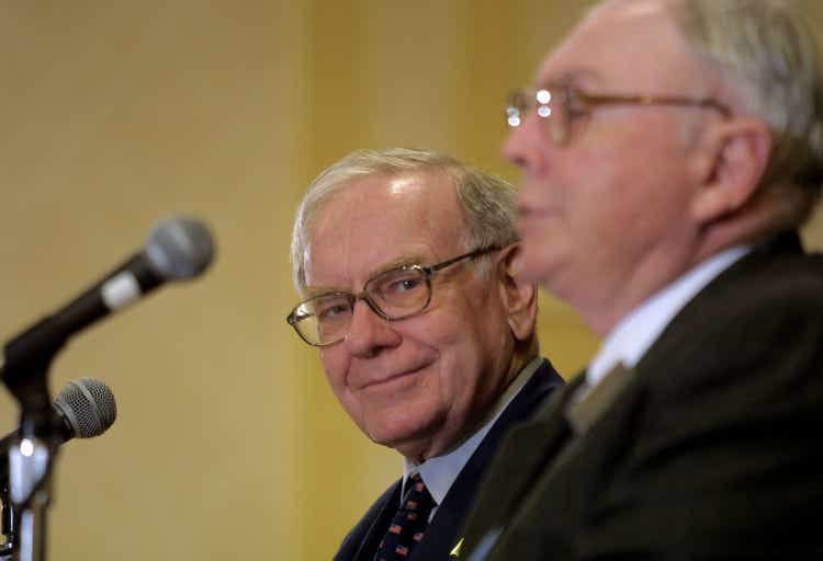 Warren Buffett To Serve As Schwarzenegger