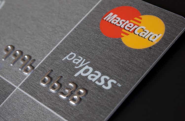 Mastercard hitelkártya PayPass érintésmentes fizetési funkcióval