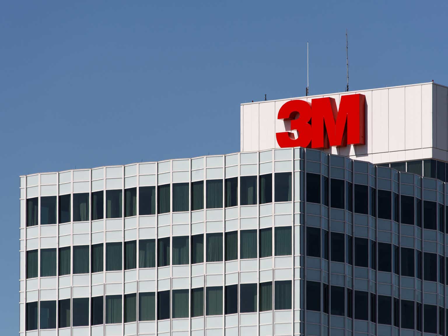 3M Might Be A Value Trap: Litigation Costs May Kill Free Cash Flow Growth (NYSE:MMM)