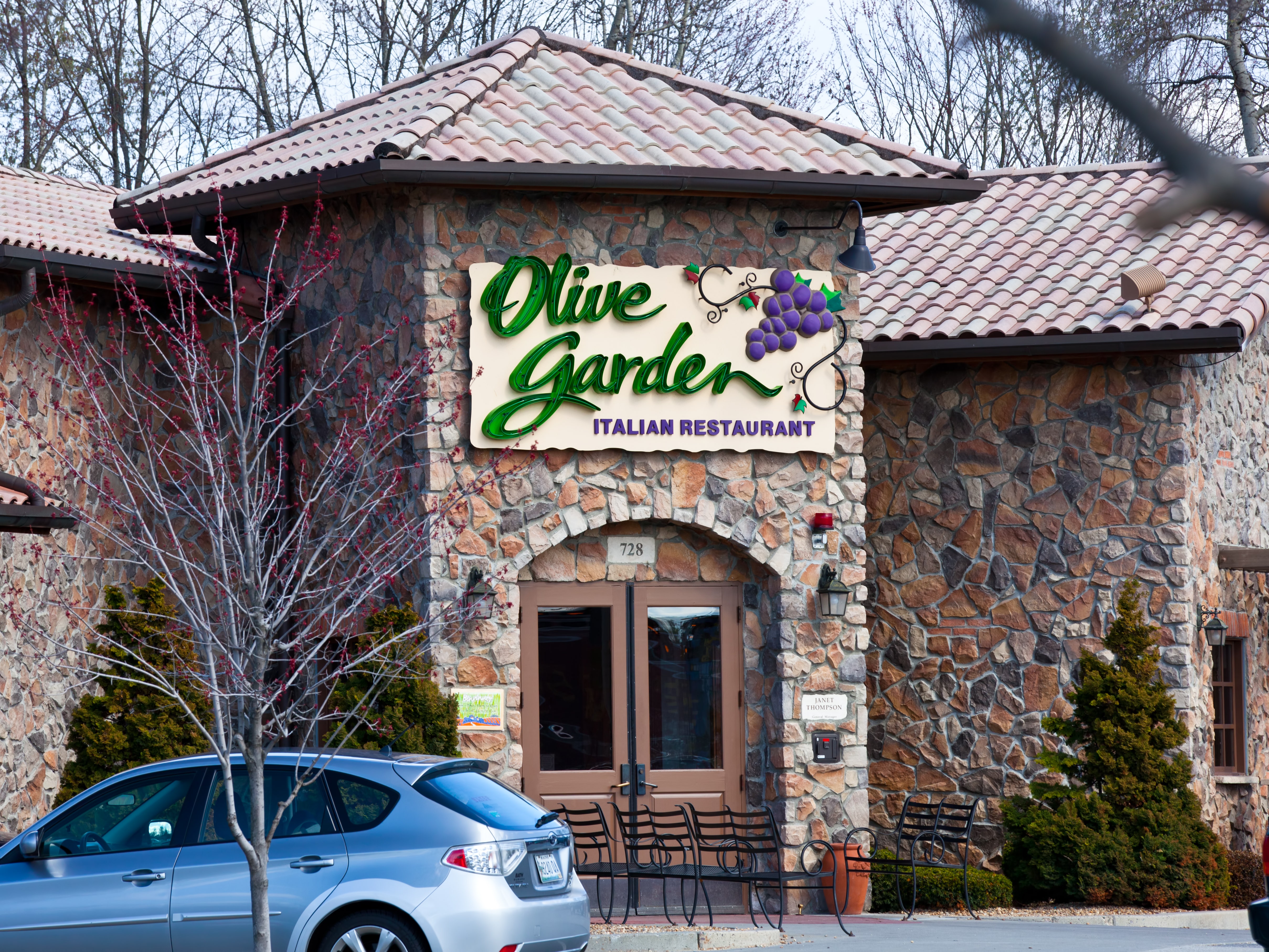 Darden Restaurants: A Leader in the Full-Service Restaurant Industry