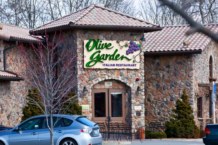 Olive Garden restaurant store front