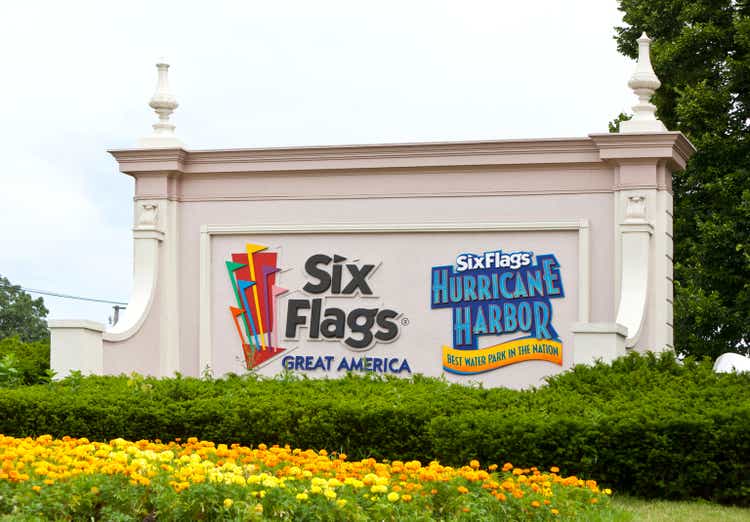 Six Flags Great America Entrance