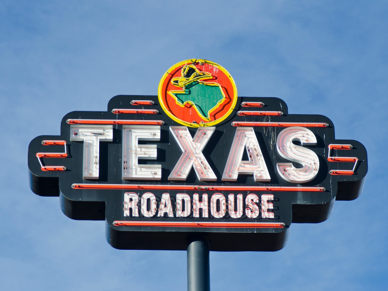 Texas Roadhouse cut to Hold at Raymond James ahead of earnings  (NASDAQ:TXRH) | Seeking Alpha