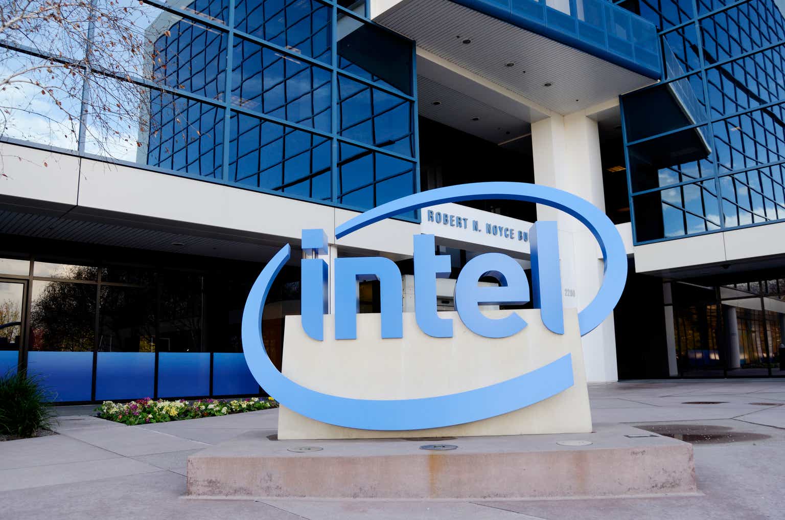 Understanding Intel’s Foundry State of affairs (NASDAQ:INTC)