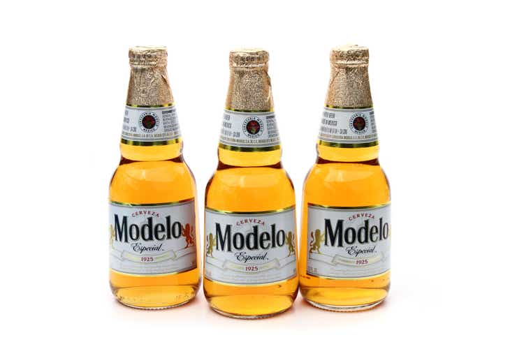 Modelo Especial beer in bottles