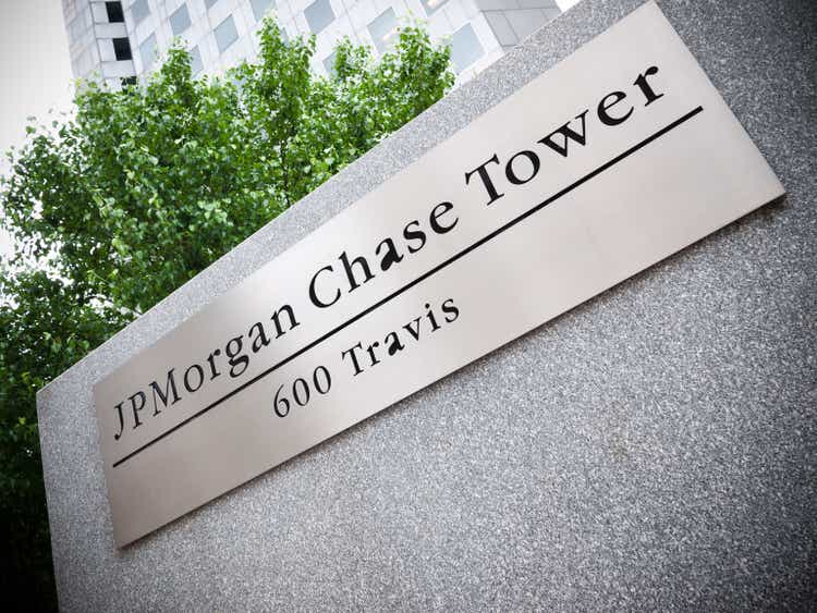 JPMorgan Chase stock dips as guidance remains little changed, Q1 earnings beat (NYSE:JPM)