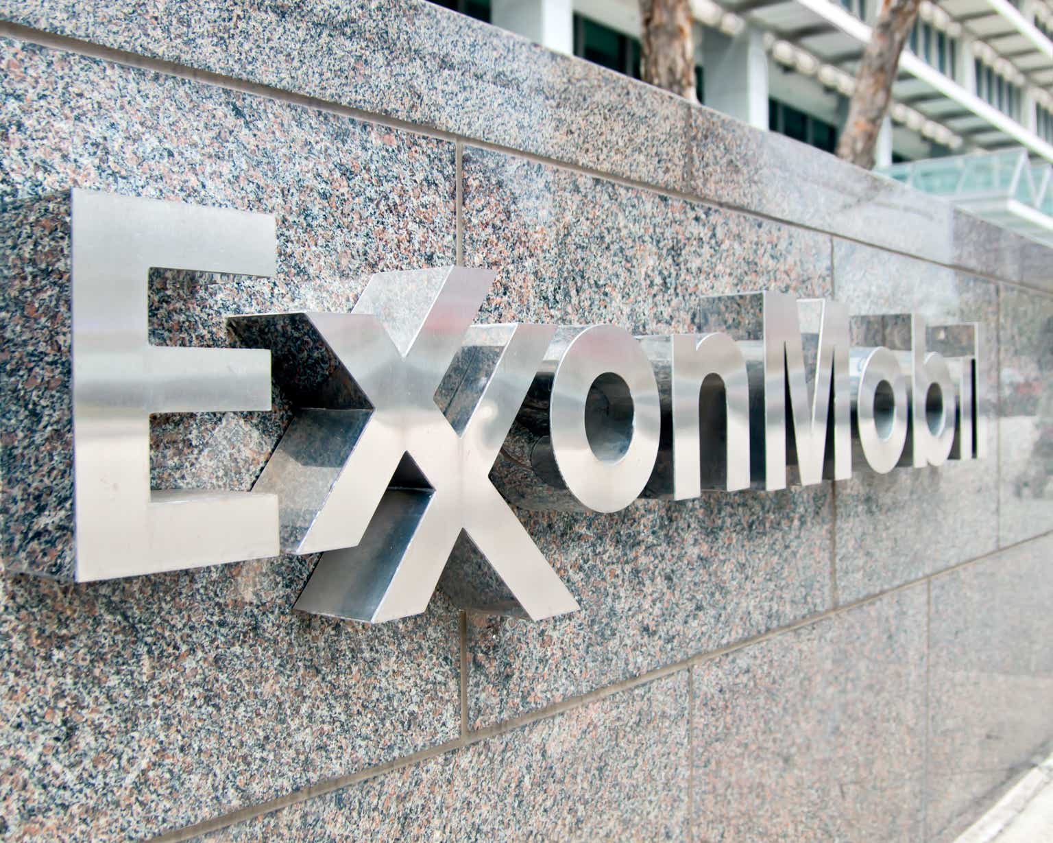 Exxon Mobil just broke out and remains undervalued (technical analysis)