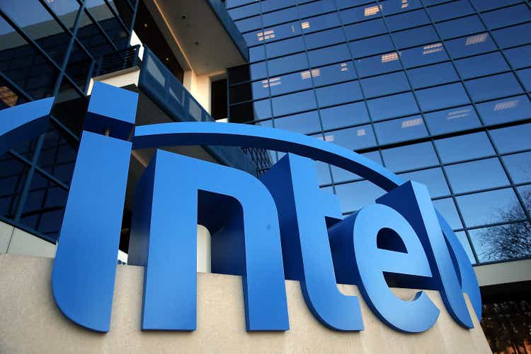 Intel se desploma después de que el pronóstico del primer trimestre no cumpliera con las expectativas