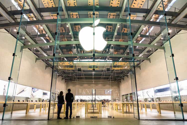 Apple Store in Santa Monica - California - United States