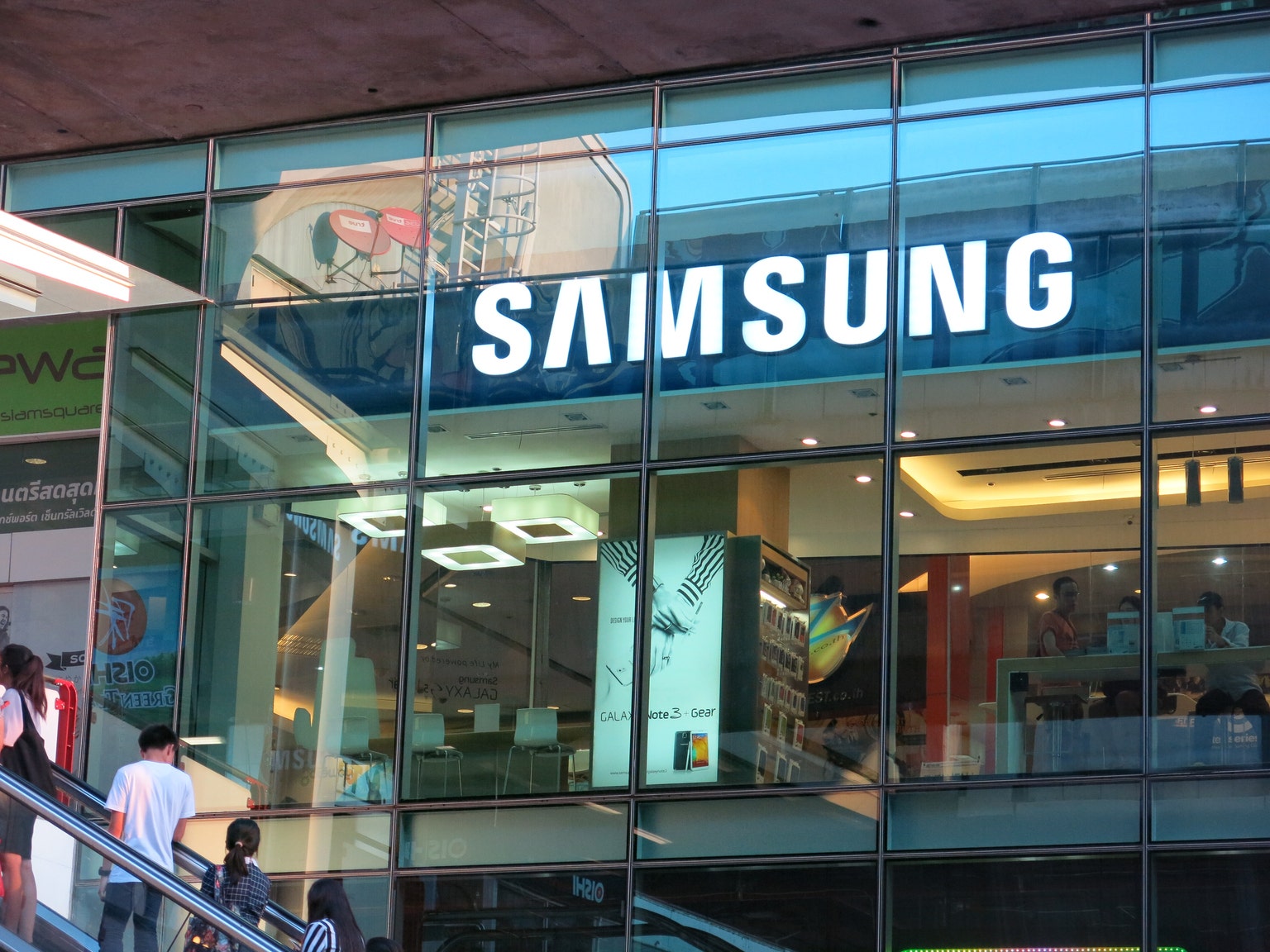 Here's what the Samsung flagship store in Seoul is like