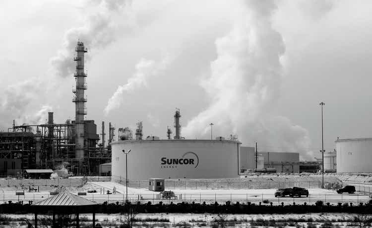 Suncor shuts Firebag oil sands site from Alberta wildfire, lifting Canadian crude prices