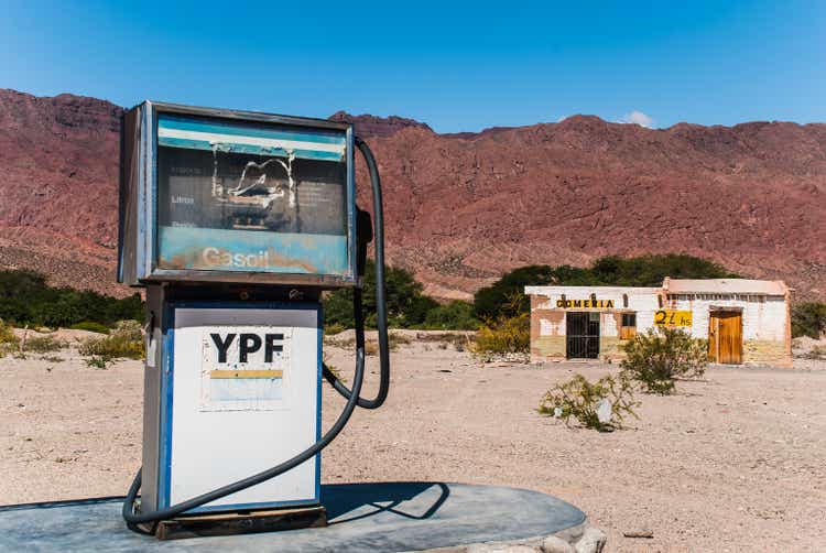 YPF gasolinera en la provincia de Salta"