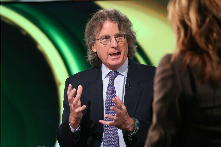Roger McNamee gives 'F' to Instagram chief, says Apple best positioned