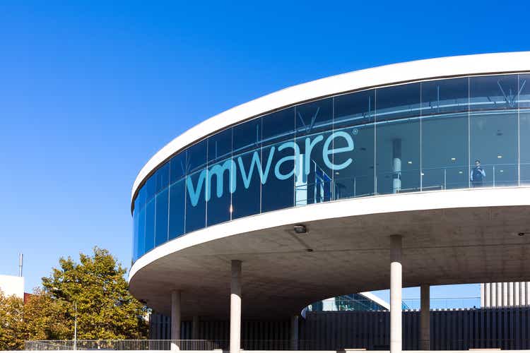 What to expect from VMware Q4 2022 results?