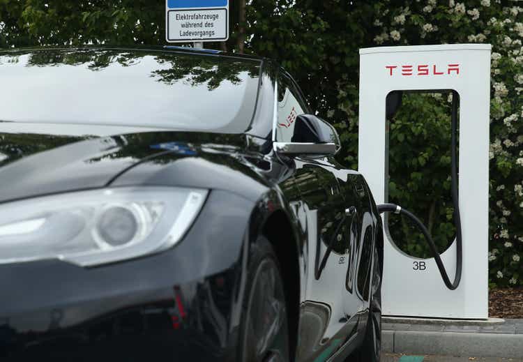 Tesla Offers Charging Stations On German Highways