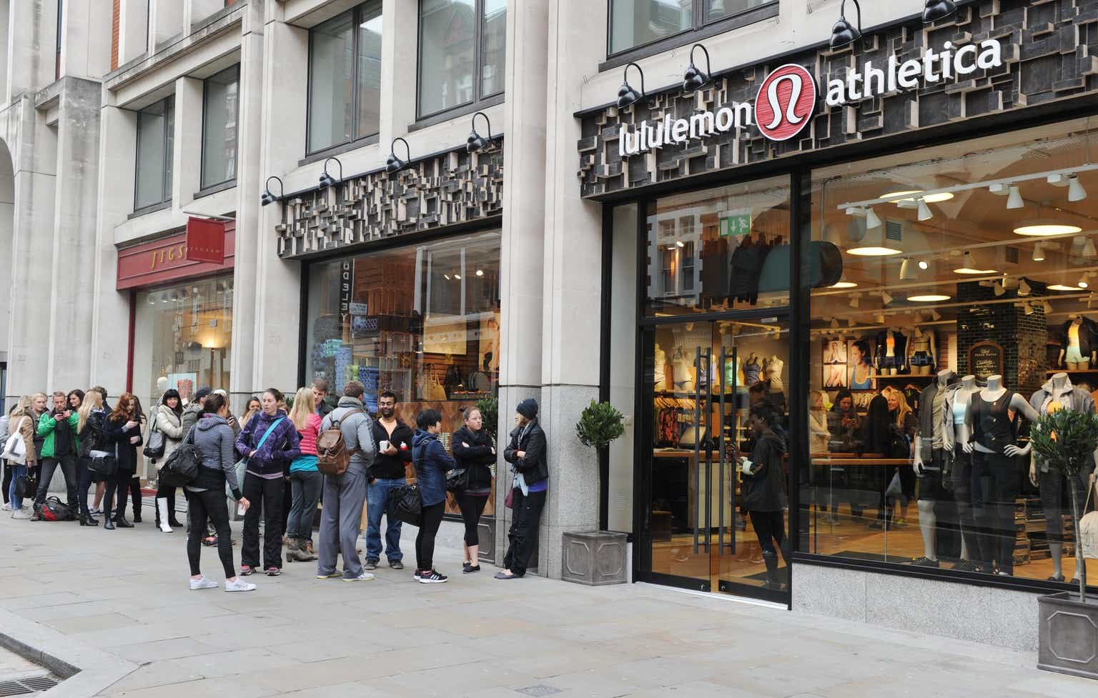 Nike Vs. Lululemon: One With A Moat, One With Growth (NASDAQ:LULU)