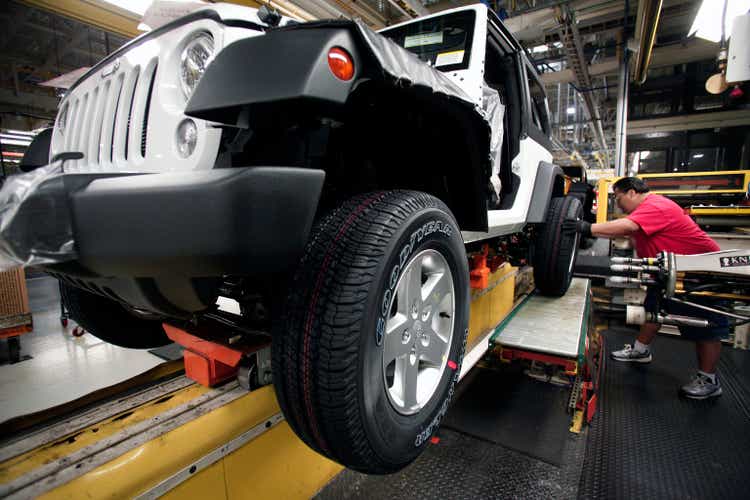 Chrysler Fiat Announces Jeep Brand Will Anchor Company Overhaul
