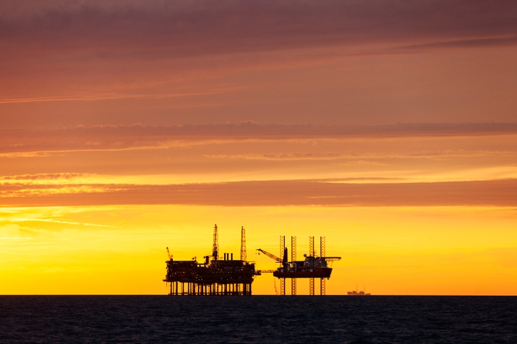 Silhouette of the oil platform