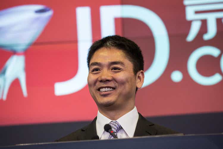 Chinese Online Retailer JD.com Goes Public On The Nasdaq Exchange